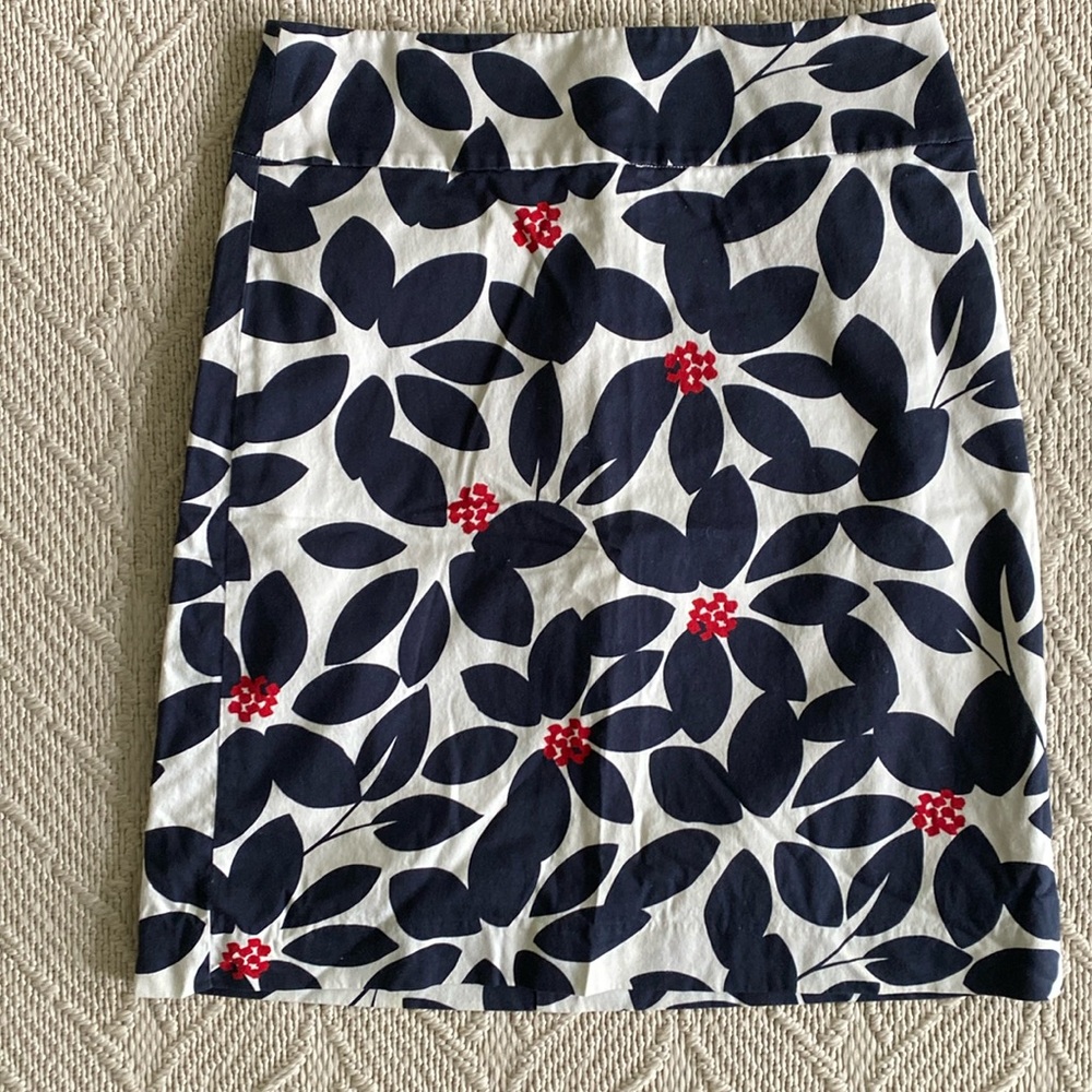 Talbots Petites Red, White and Blue Flower Skirt. Size 4P